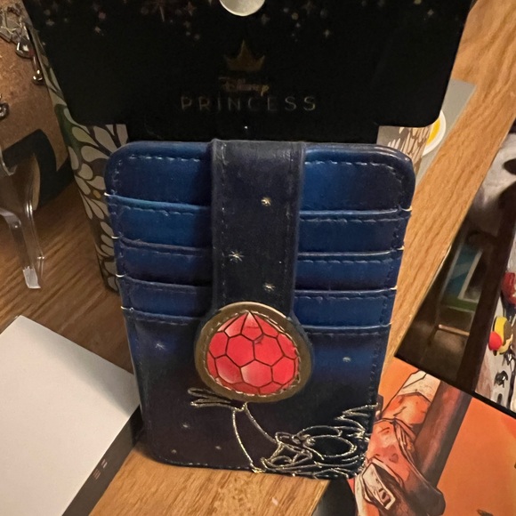 Card holder - Picture 1 of 2